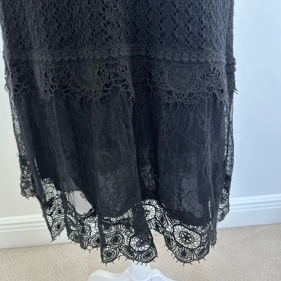 Cluny Black Sleeveless Dress, lace détails on bottom, size M - Picture 3 of 10